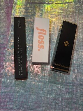 Lib bundle Floss in Sandals, Zoeva in Matte Chat and Josephine in Meet Tiphane